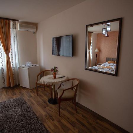 Casa Alex Hotel Targu Jiu Bagian luar foto