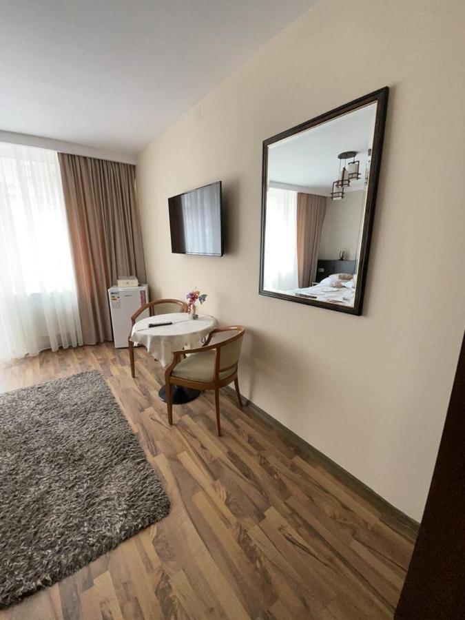 Casa Alex Hotel Targu Jiu Bagian luar foto