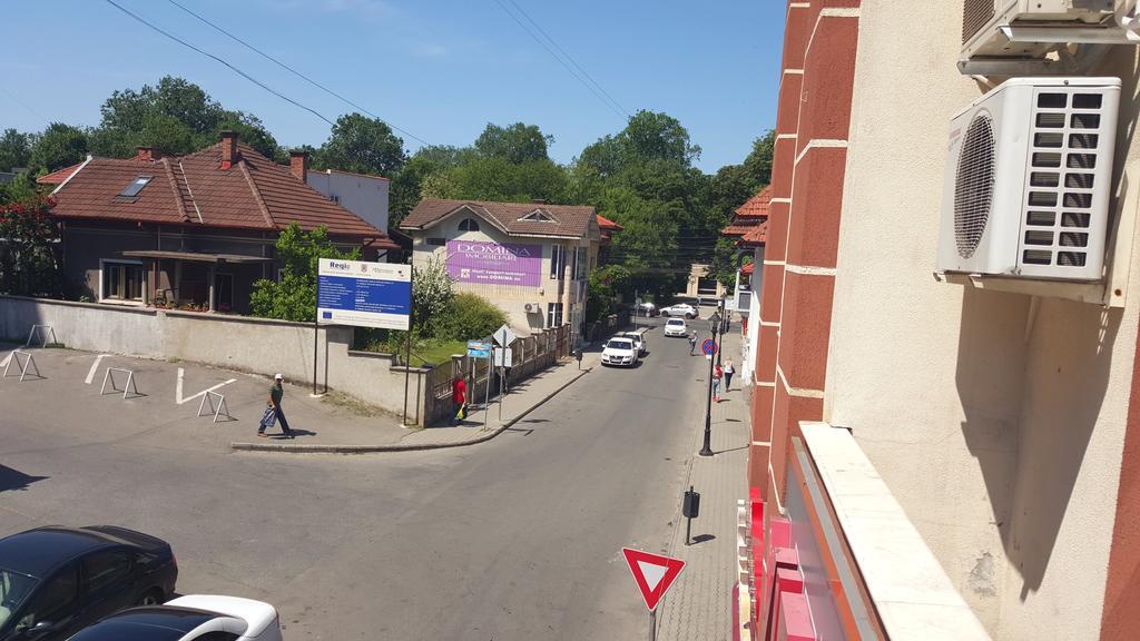 Casa Alex Hotel Targu Jiu Ruang foto