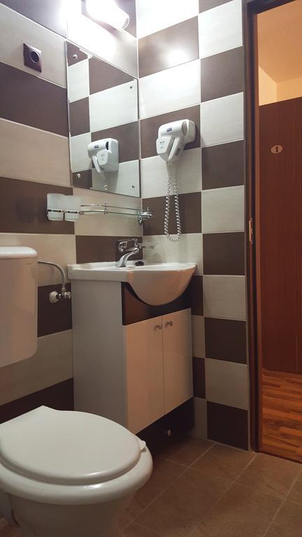 Casa Alex Hotel Targu Jiu Bagian luar foto