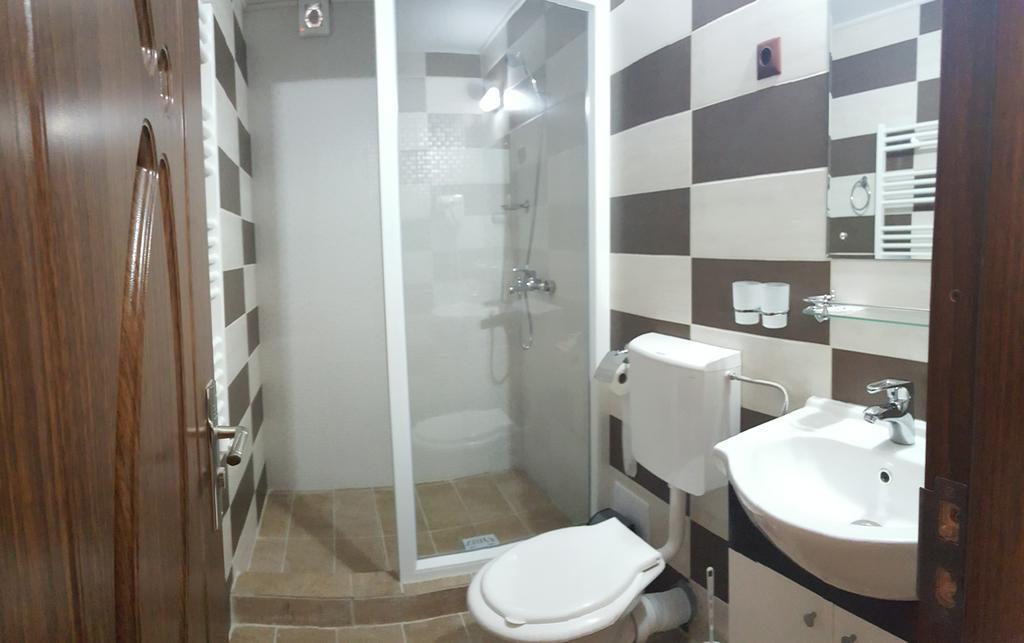 Casa Alex Hotel Targu Jiu Ruang foto
