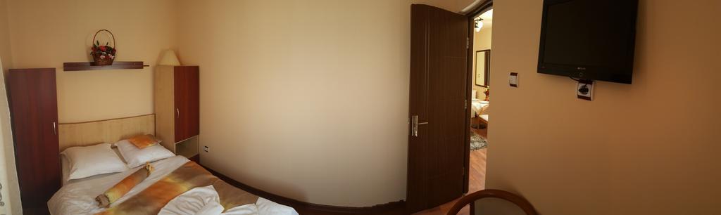 Casa Alex Hotel Targu Jiu Ruang foto