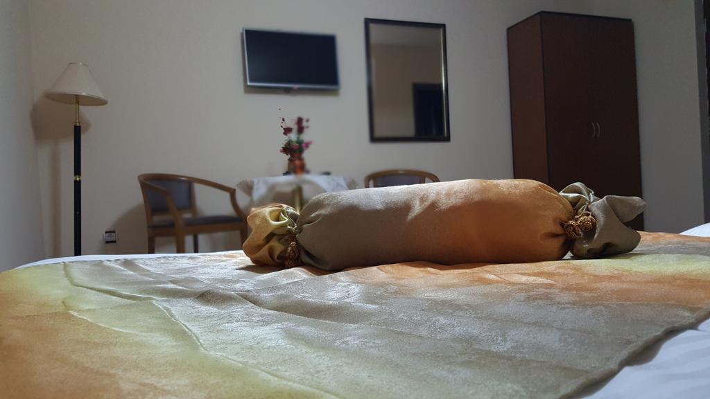Casa Alex Hotel Targu Jiu Ruang foto