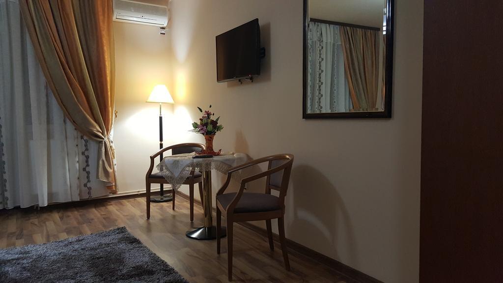 Casa Alex Hotel Targu Jiu Ruang foto