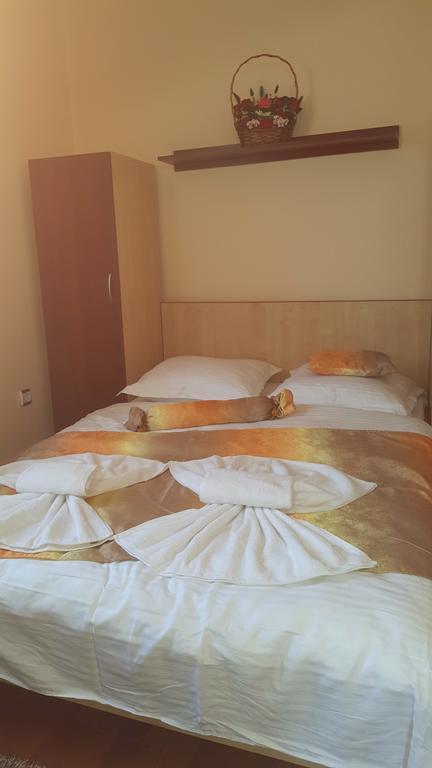 Casa Alex Hotel Targu Jiu Ruang foto