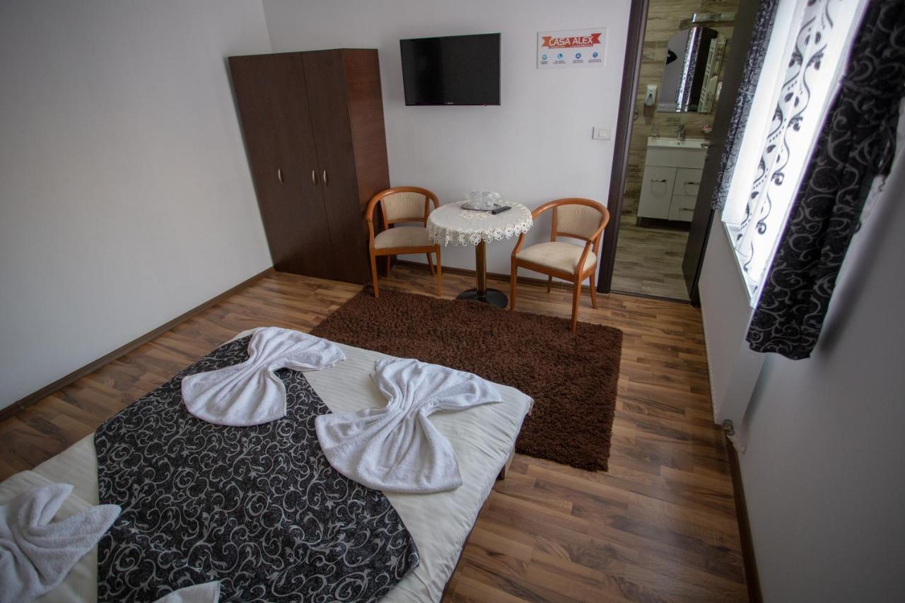 Casa Alex Hotel Targu Jiu Bagian luar foto