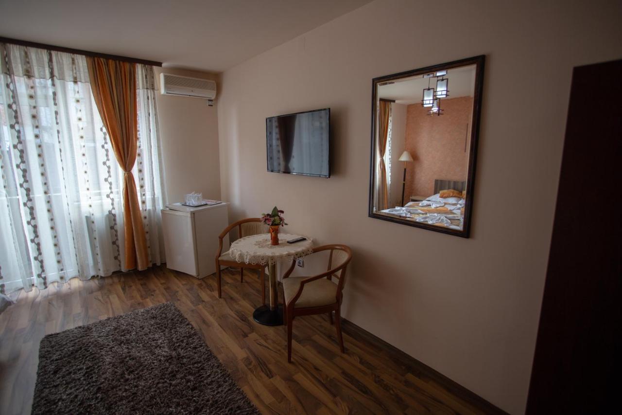 Casa Alex Hotel Targu Jiu Bagian luar foto