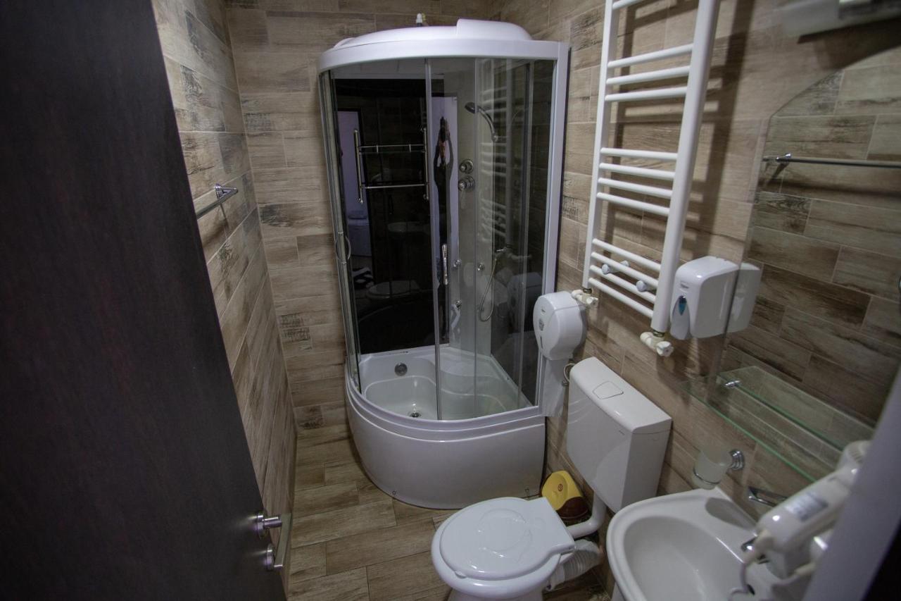 Casa Alex Hotel Targu Jiu Bagian luar foto