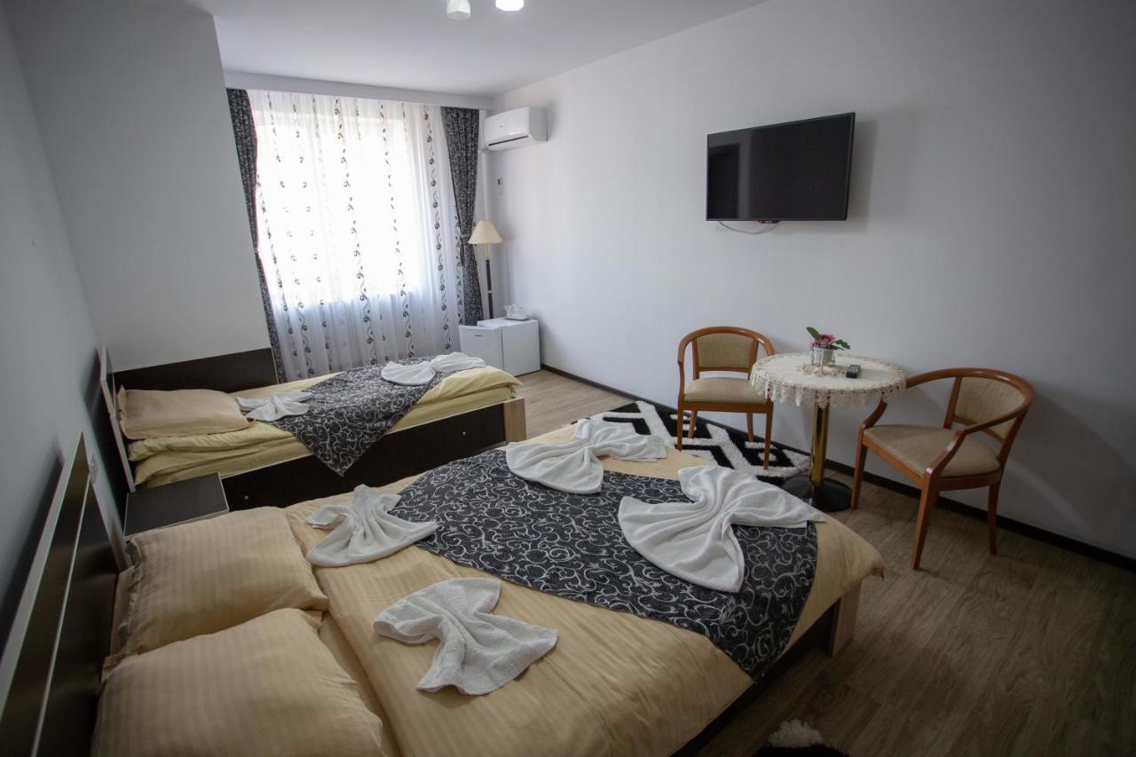 Casa Alex Hotel Targu Jiu Bagian luar foto