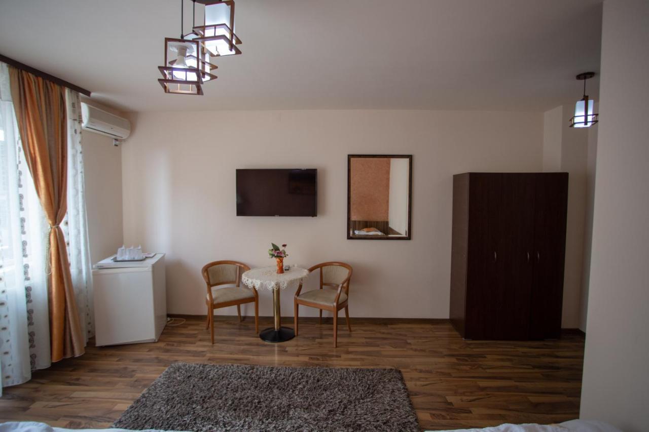 Casa Alex Hotel Targu Jiu Bagian luar foto