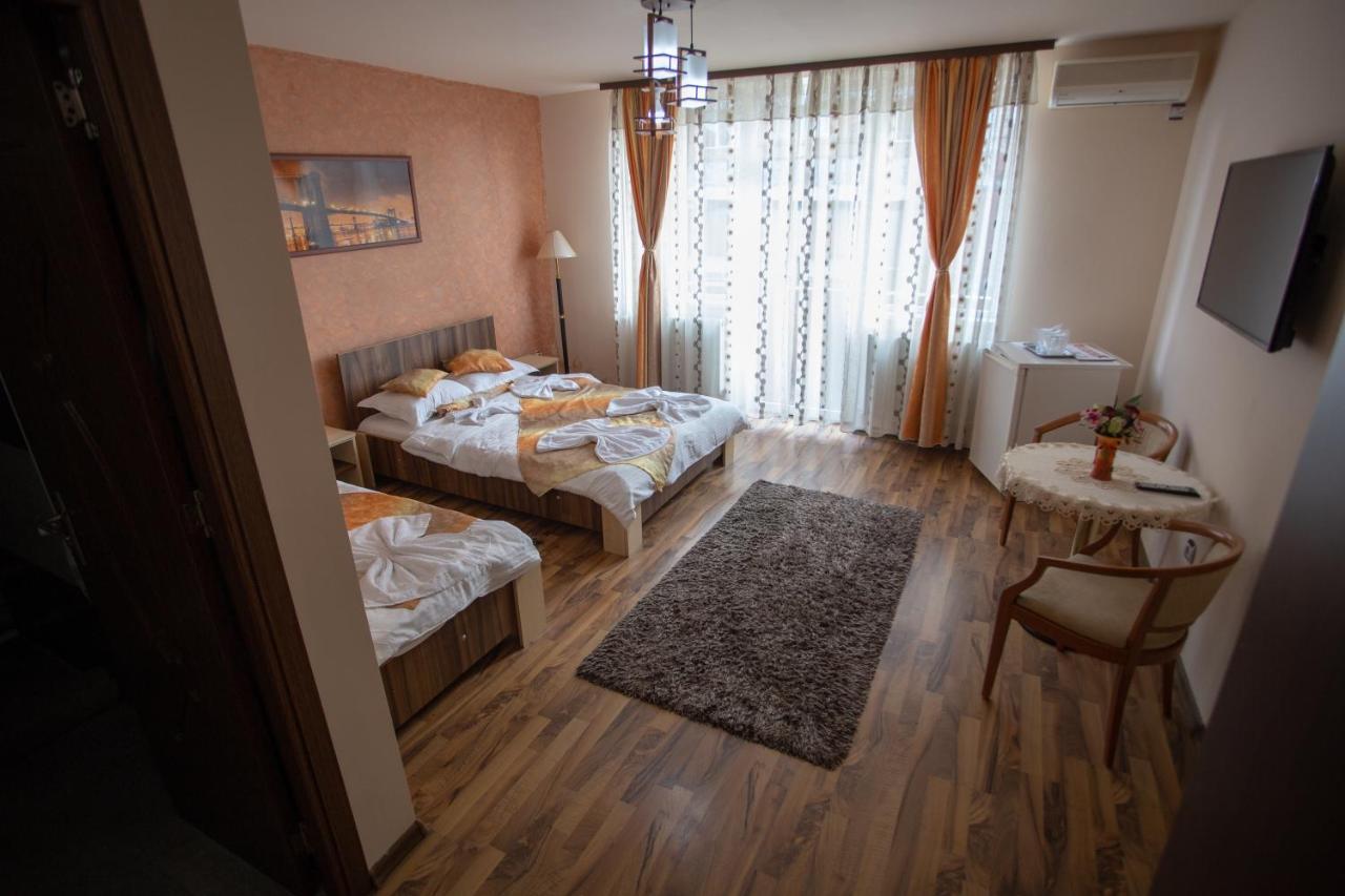 Casa Alex Hotel Targu Jiu Bagian luar foto