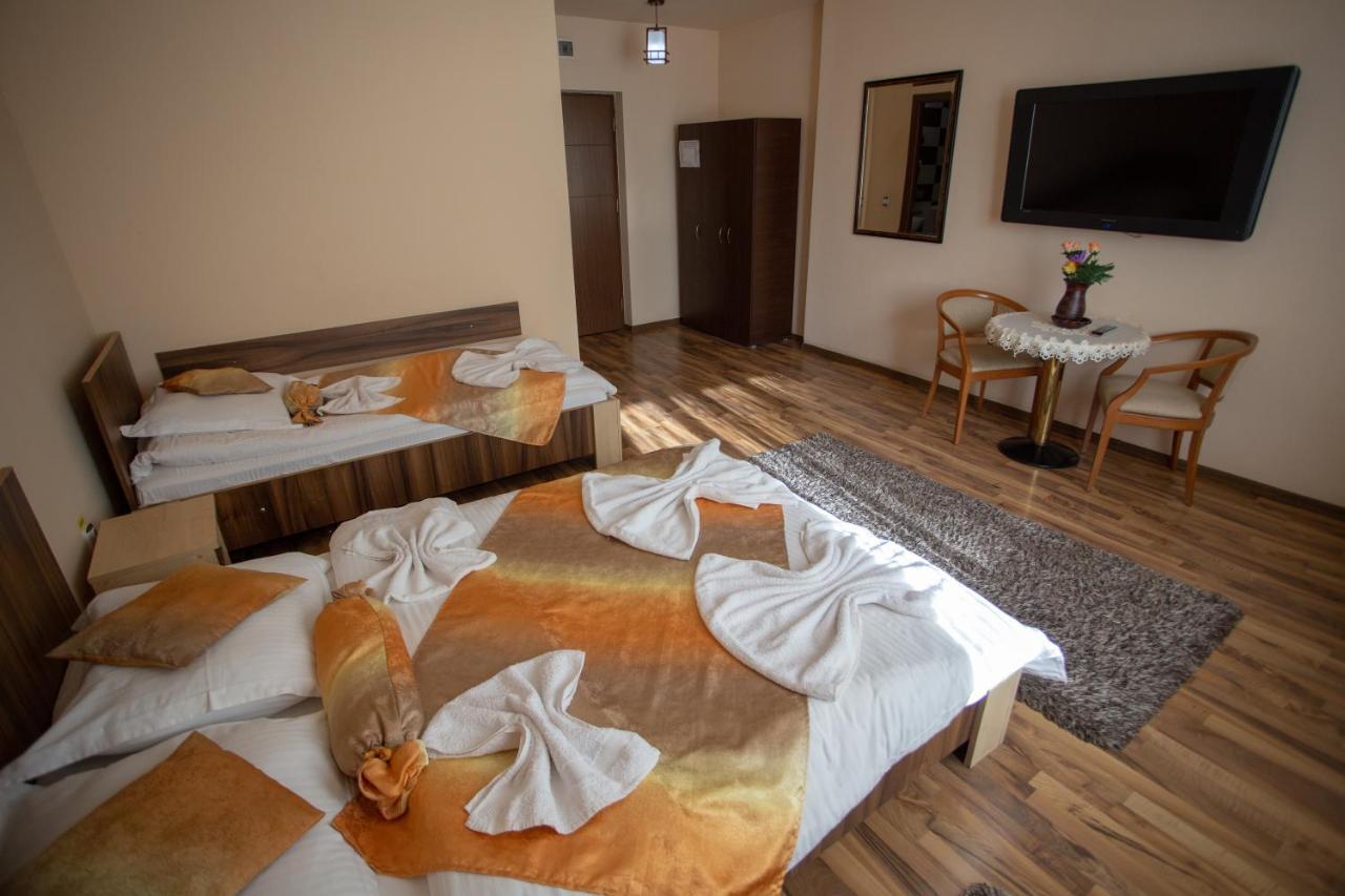 Casa Alex Hotel Targu Jiu Bagian luar foto