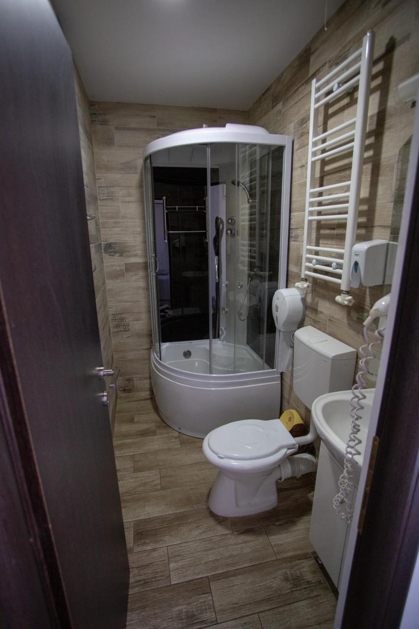 Casa Alex Hotel Targu Jiu Bagian luar foto