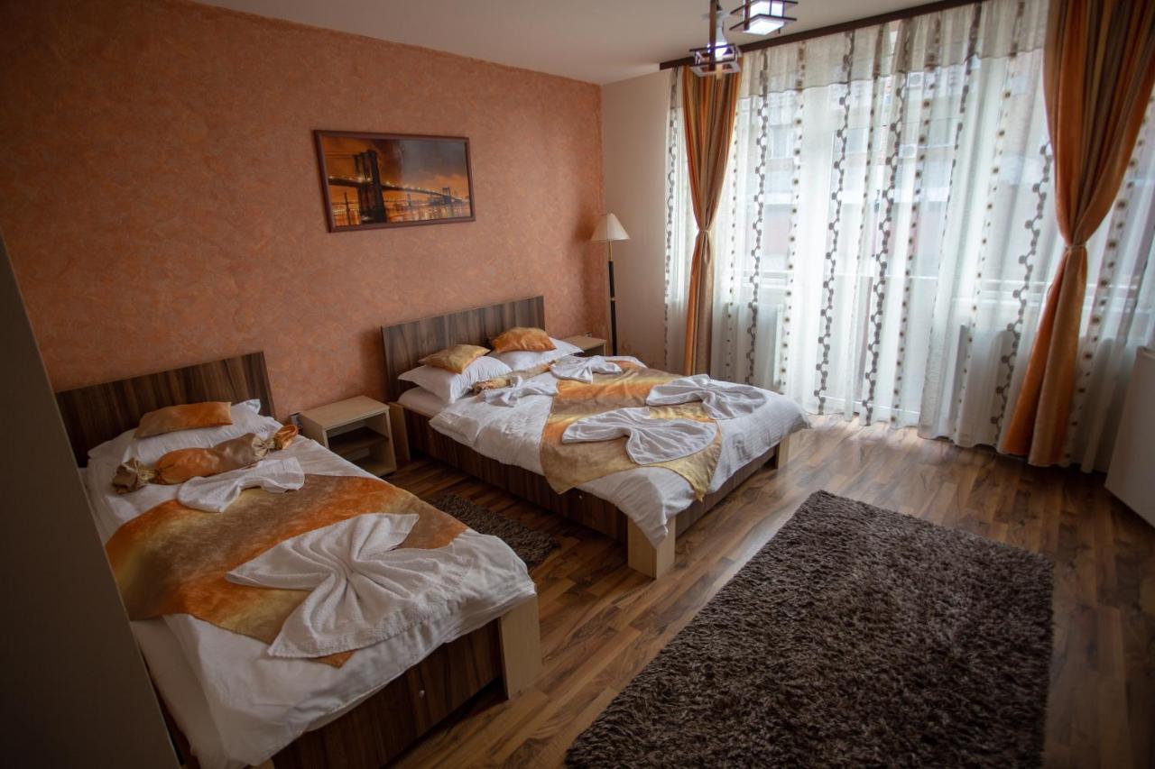 Casa Alex Hotel Targu Jiu Bagian luar foto