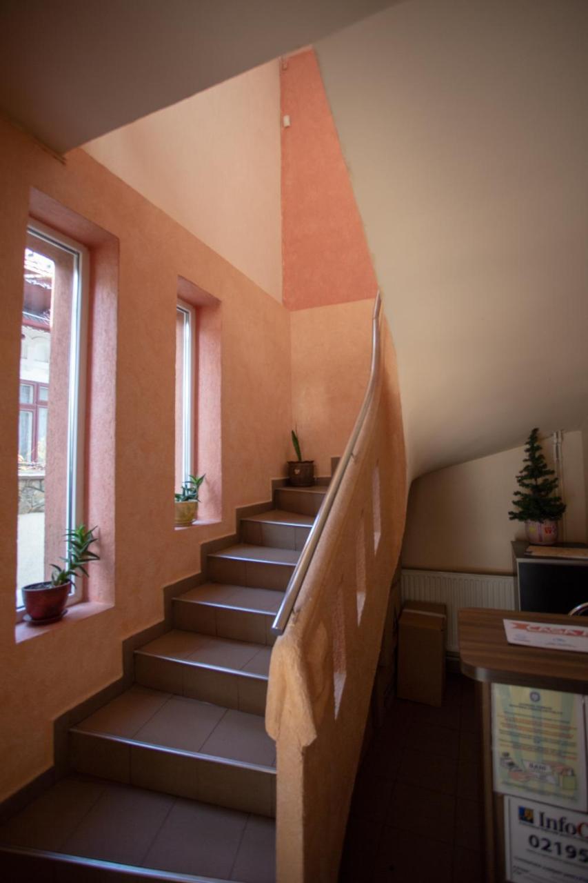 Casa Alex Hotel Targu Jiu Bagian luar foto